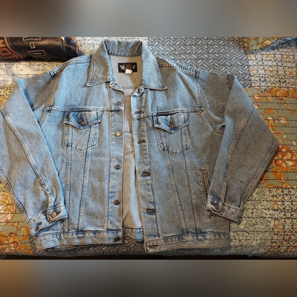 Harley Davidson Mens Jean jacket, size large.